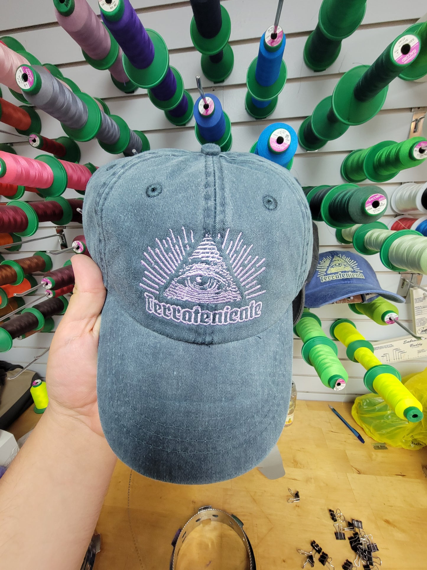 Terrateniente "All Seeing Eye" caps