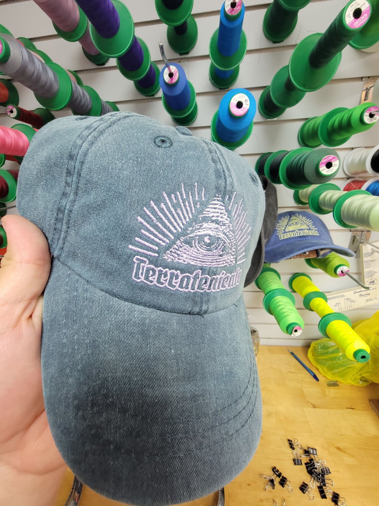 Terrateniente "All Seeing Eye" caps