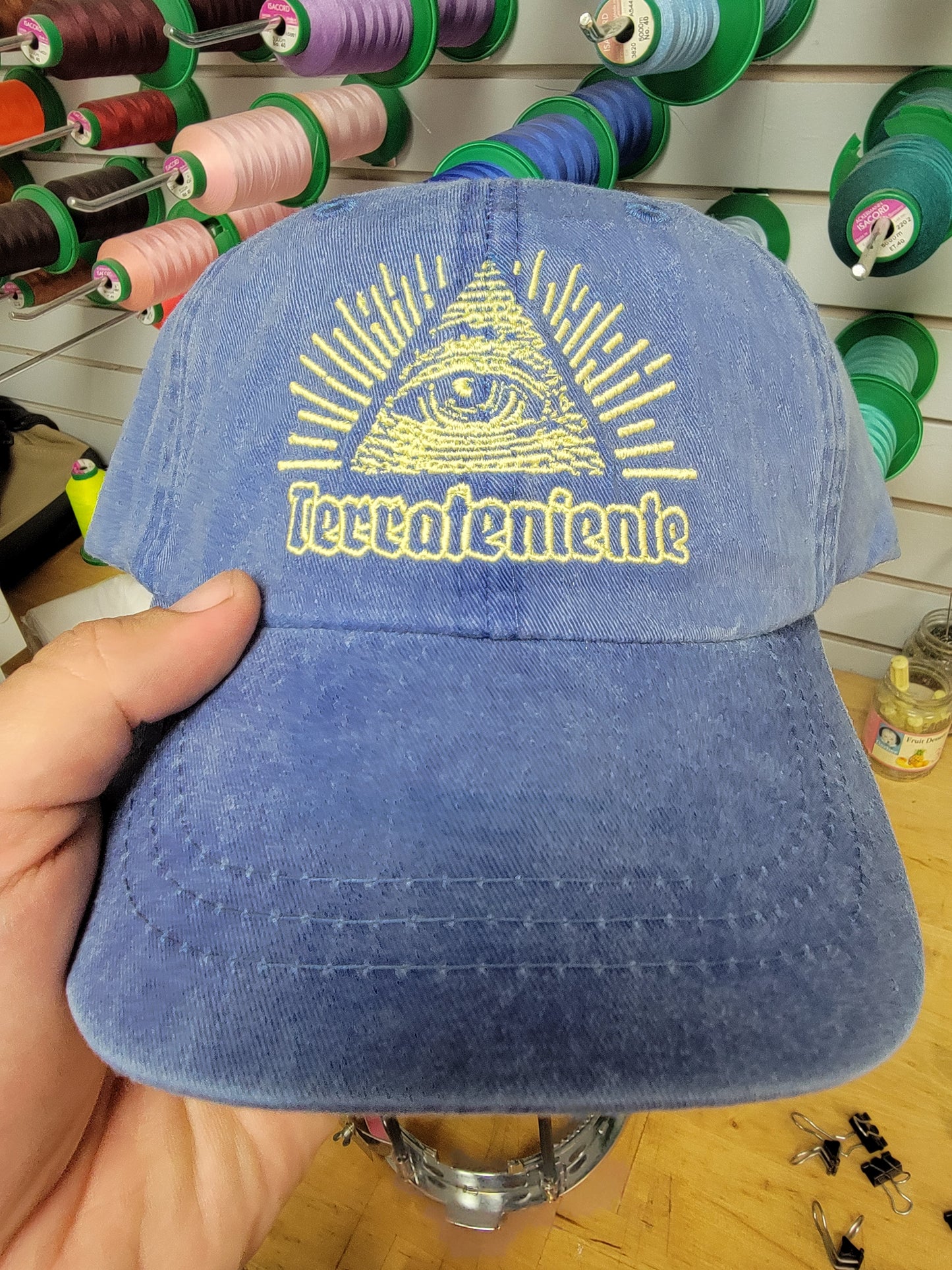 Terrateniente "All Seeing Eye" caps