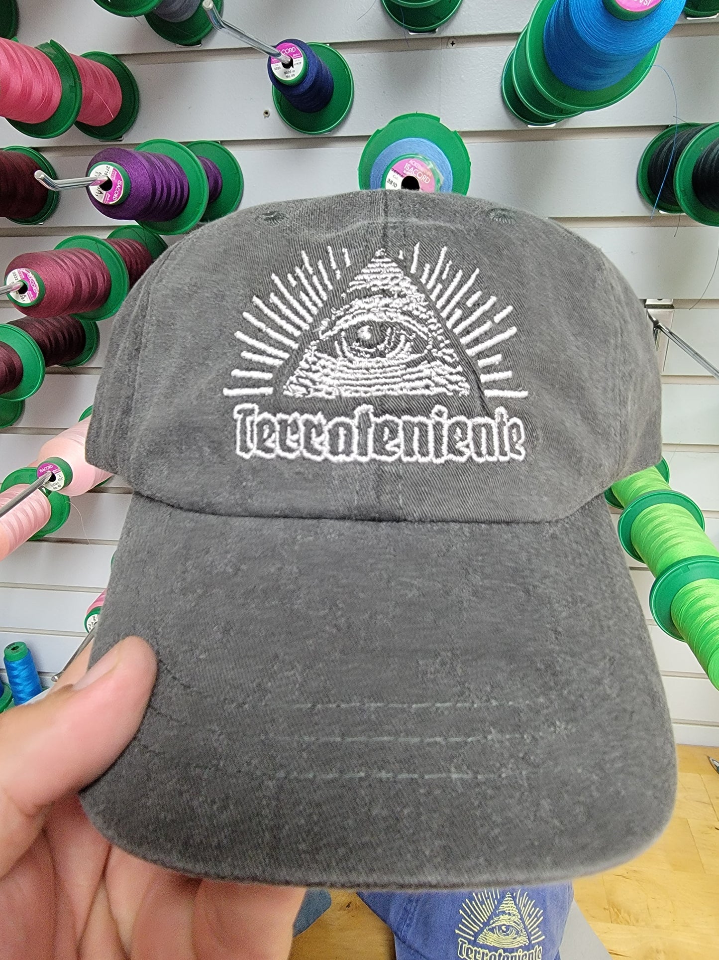 Terrateniente "All Seeing Eye" caps